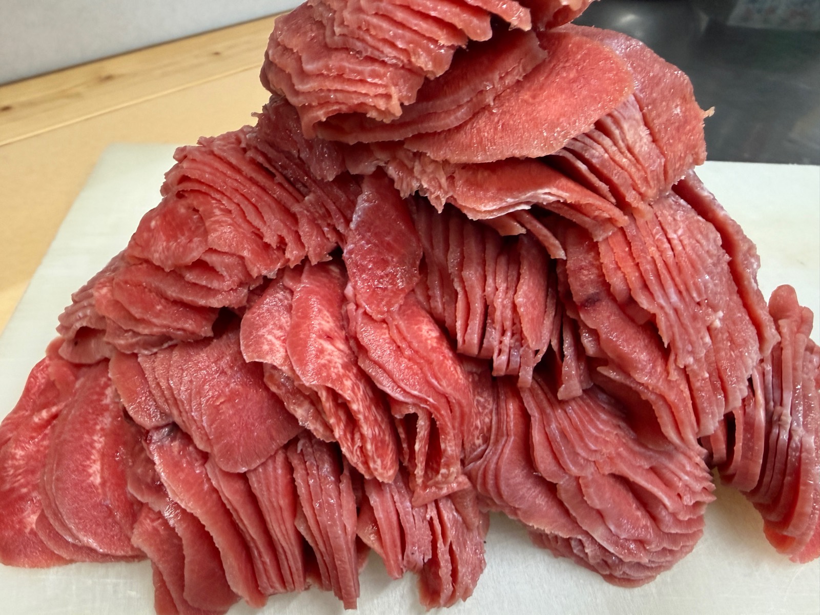 薄くスライスした牛タン